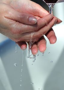 Dlaczego warto myć ręce?